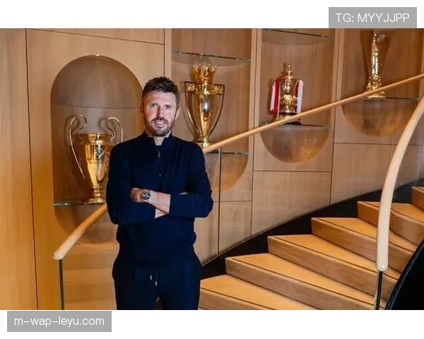 从三中卫到四后卫体系 卡里克放弃前任阵型回归传统取胜